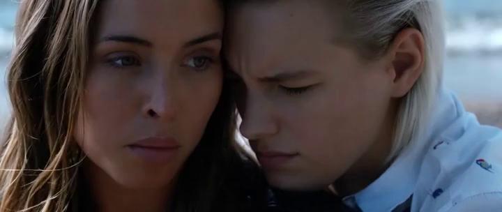 Ниже её губ / Below Her Mouth смотреть онлайн бесплатно